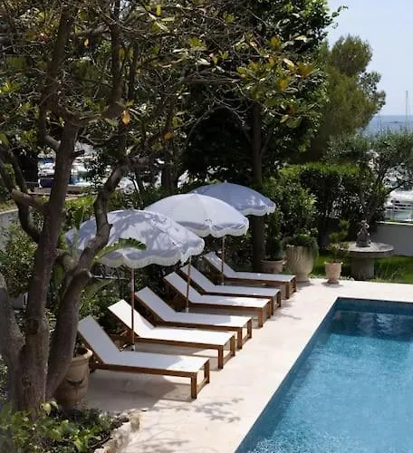 Front Cap D'antibes Villa
